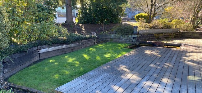 Building Photo - Clinton Dr