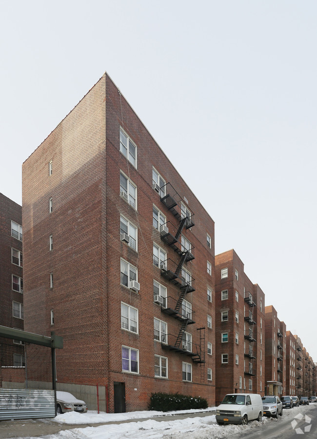 Primary Photo - 350 Sterling St