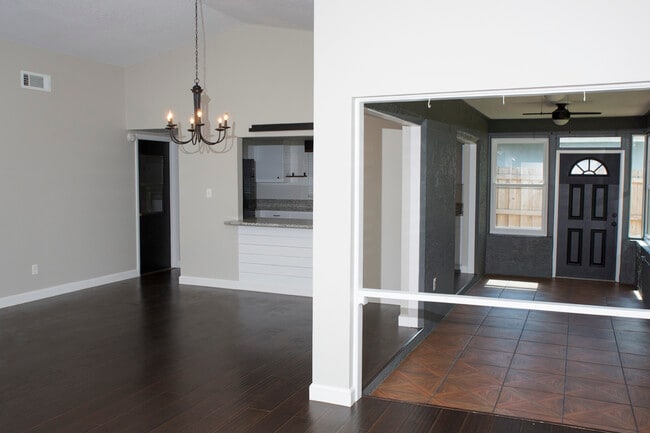 Building Photo - 1931 Tarpon Ct