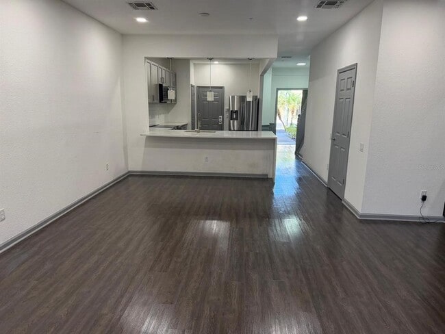 Building Photo - 2865 Polana St