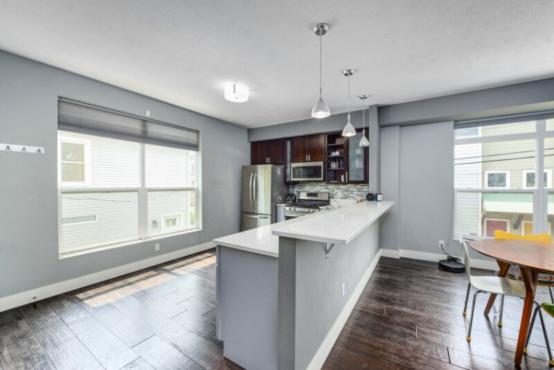 Building Photo - 721 University Ct