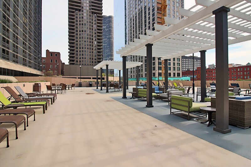 Building Photo - 445 N Peshtigo Ct