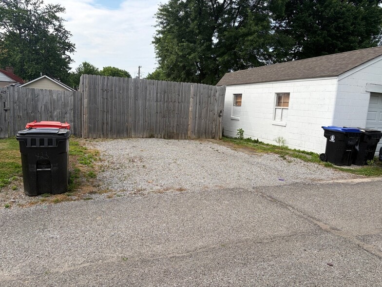 Building Photo - 423 E Brandeis Ave