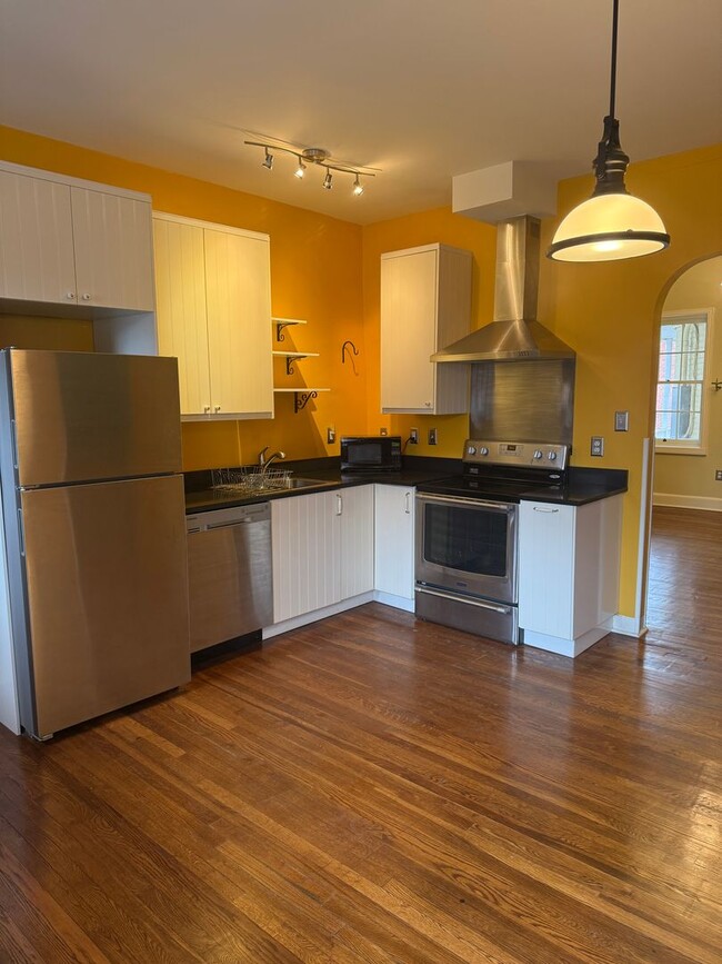 Building Photo - Charming Unit in the Heart of Downtown Frederick