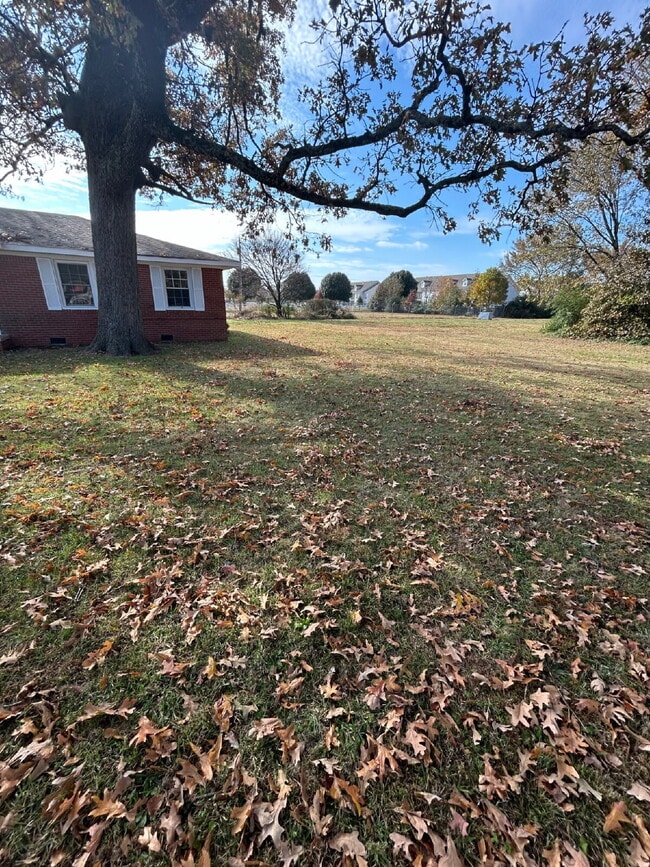 Building Photo - "Charming 4-Bedroom Home in Jonesboro with Cozy Fireplace & Gleaming Hardwood Floors!"