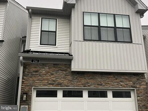 Building Photo - 294 Kennedy Dr
