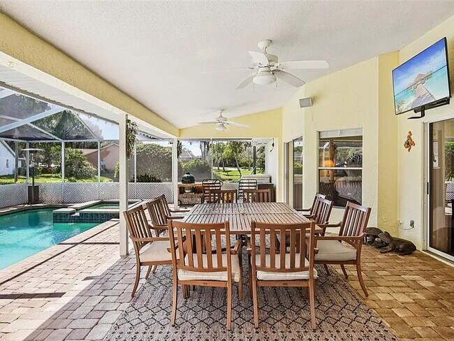 Building Photo - "Pool Home! Spacious 3-Bed, 2-Bath Gem on Shoreline Drive, Clearwater"