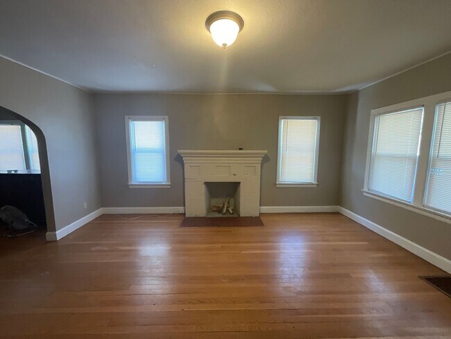 Primary Photo - COLLEGE PRE-LEASING