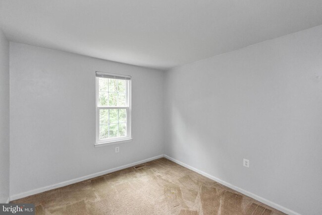 Building Photo - 14084 Fallbrook Ln