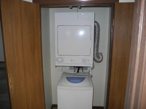 Building Photo - *Stone Gate Apartments - Advertising