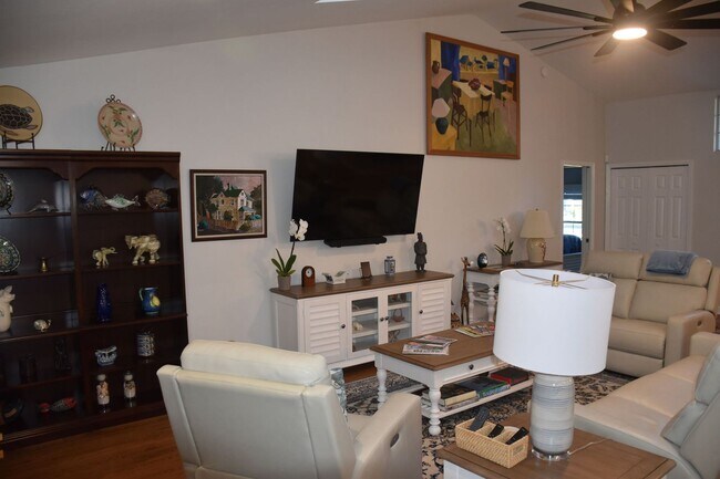 Building Photo - 3/2 Home in The Reserve