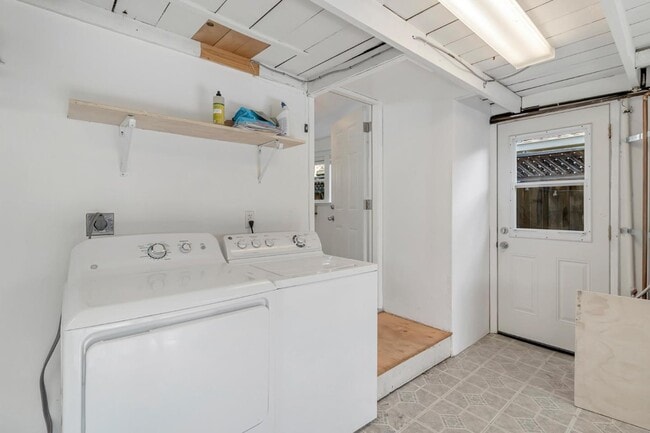 Building Photo - 123 Dunsmuir Way