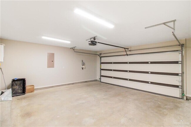 Building Photo - 12 Rye Cir