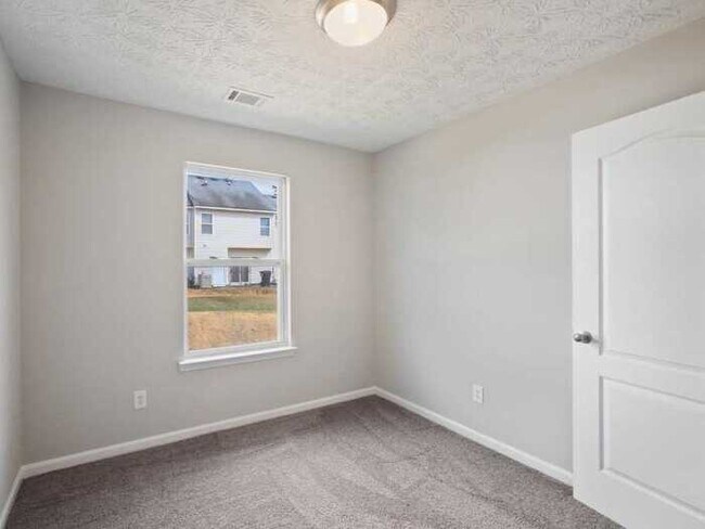 Building Photo - Fantastic 3bd/2.5ba home! Coming soon!