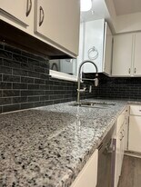 Building Photo - 2725 Ponderosa Dr