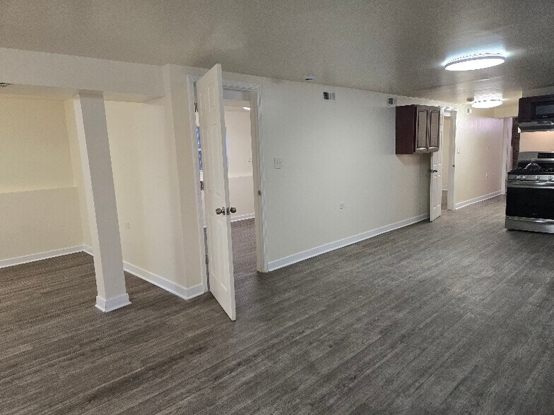 Building Photo - 1309 S Komensky Ave