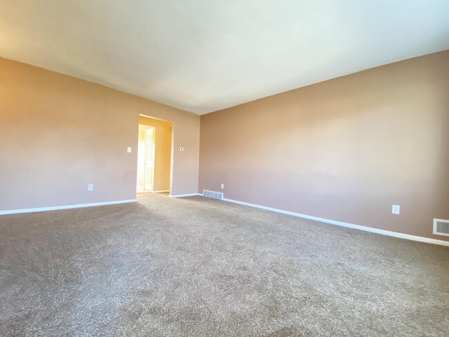 Building Photo - 2512 18th Ave NW