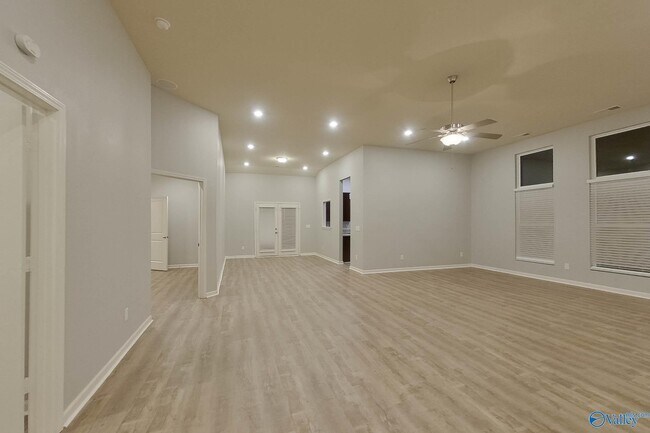 Building Photo - 10685 Bent Brook Dr