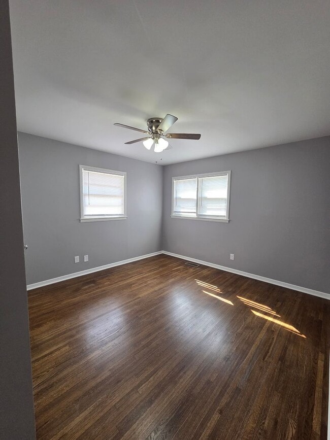 Building Photo - 1200 E Beaumont St