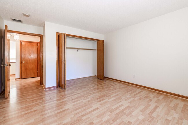 Building Photo - 705 Lake Ave