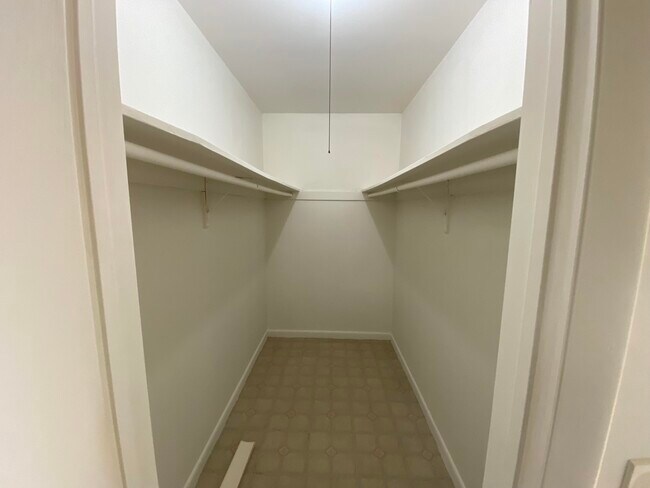 Building Photo - 209 Norwich I