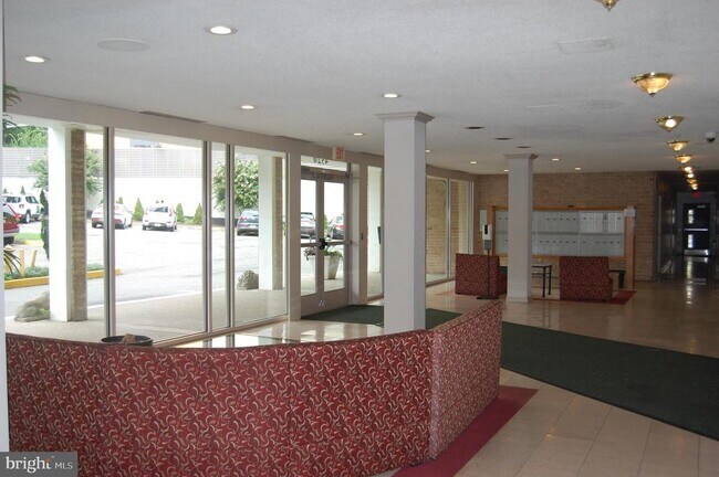 Building Photo - 4520 King St