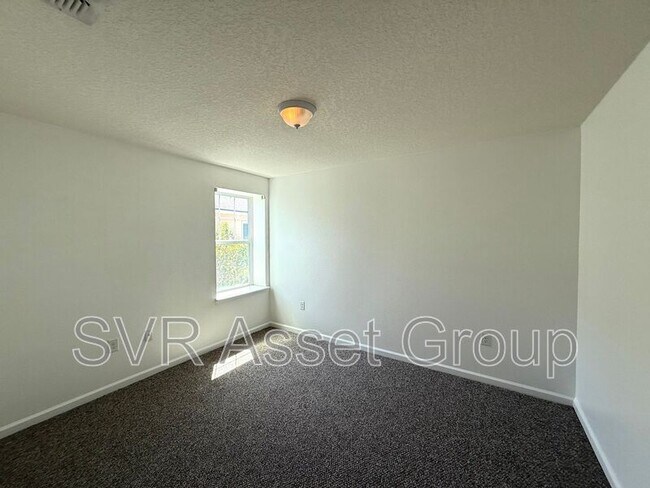 Building Photo - 1521 Golden Lake Loop