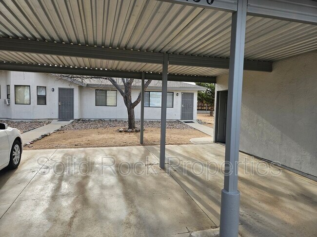 Building Photo - 3230 N Victor Rd