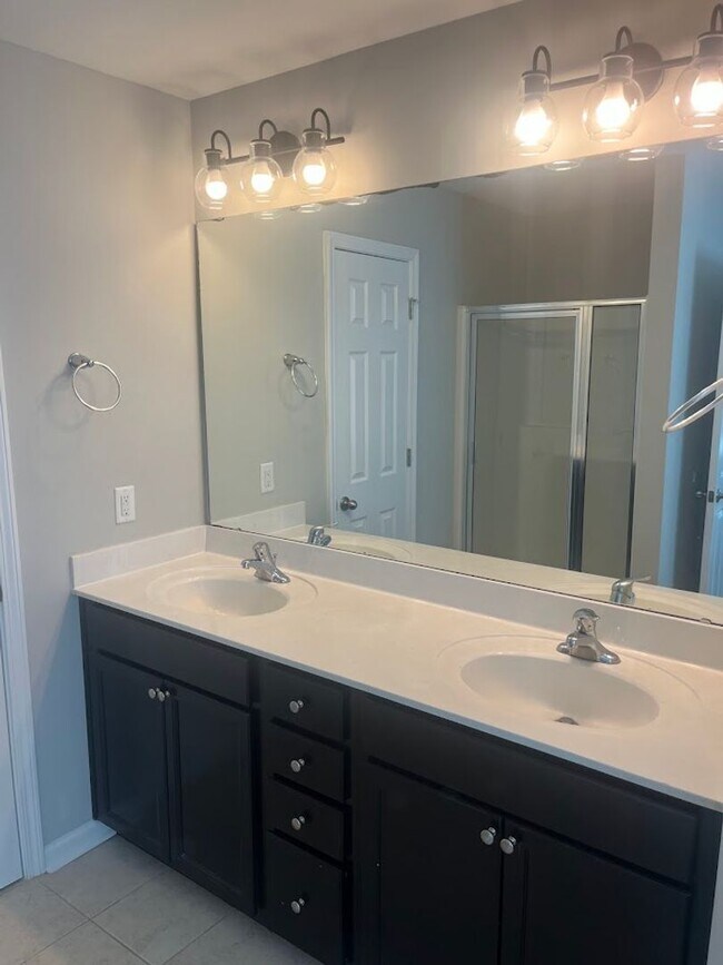 Building Photo - Available August 10th. Beautiful 4BR/3BA home available in Baker Plantation!