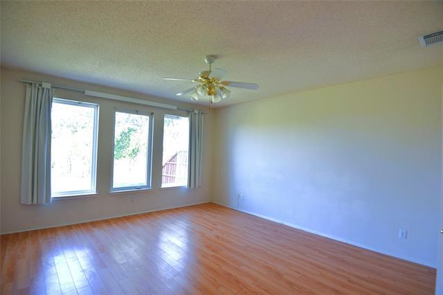 Building Photo - 3921 Lakeside Dr