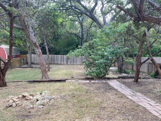 Building Photo - 10811 Redbush Park