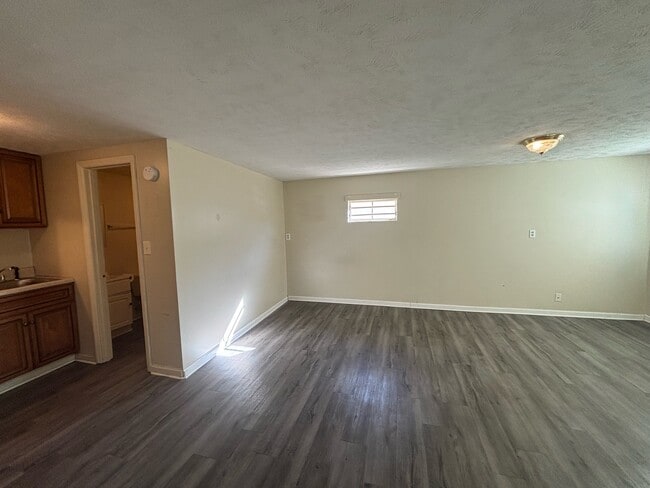 Building Photo - 206 Grady St