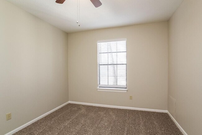 Building Photo - 30 Sylvan Forest Dr