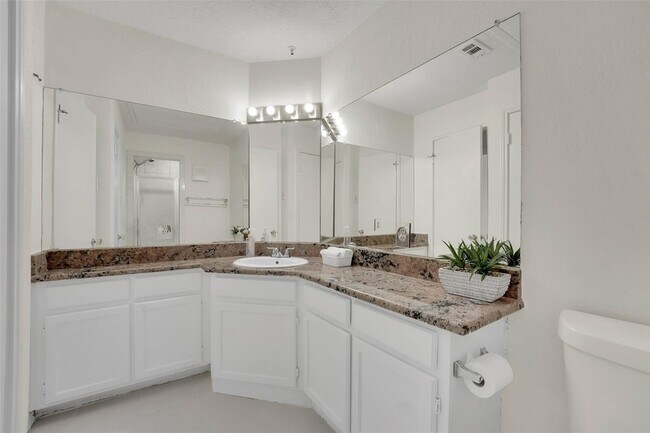 Building Photo - 1700 Amelia Ct