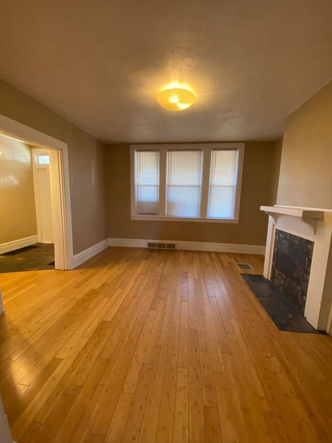 Building Photo - Now showing, Updated 3BR 2 Full Bath house...