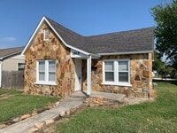 Building Photo - COMING SOON: Adorable 2 bedroom, 2 bathroo...