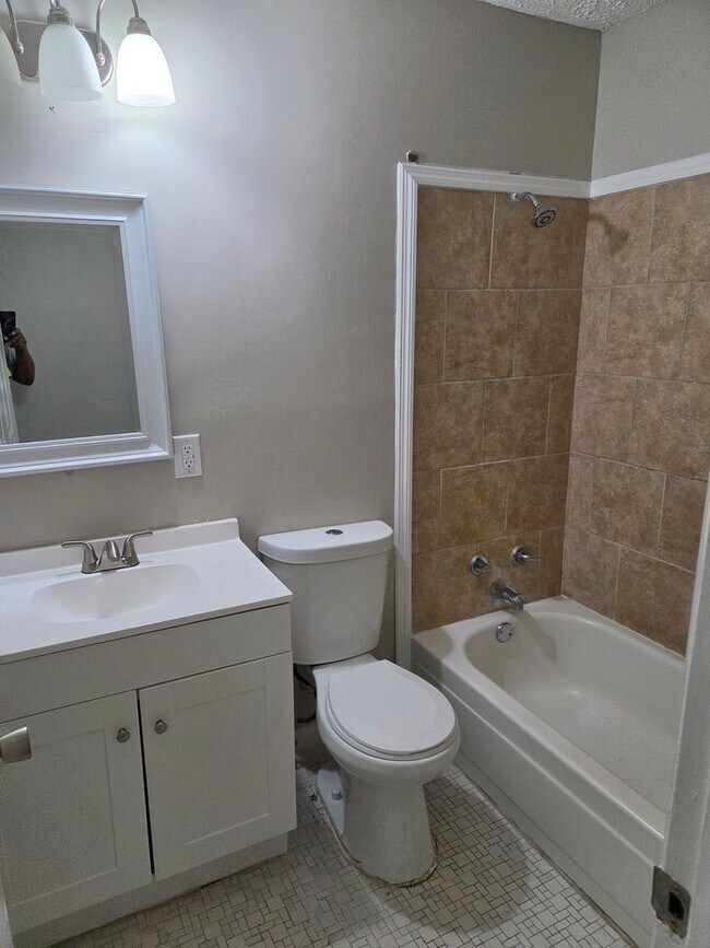 Building Photo - Fully Renovate Property Available for rent NOW!