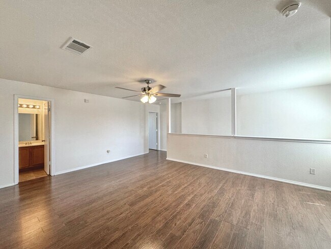 Building Photo - Spacious 5-Bedroom Home with In-Law Suite ...