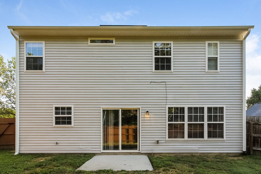 Building Photo - 130 Hampshire Dr