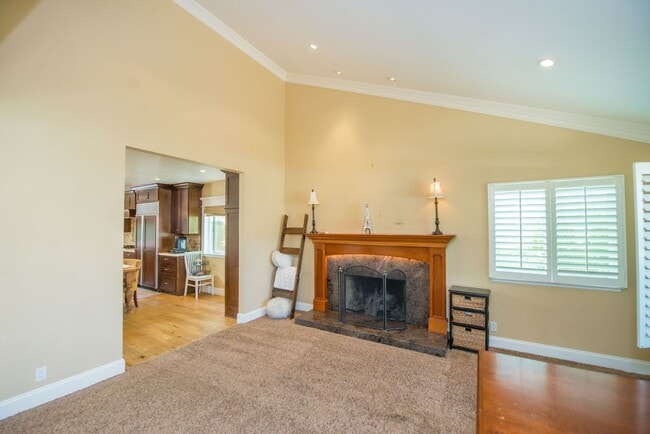 Building Photo - Welcome to Paradice - SHOWINGS START AUGUST 1