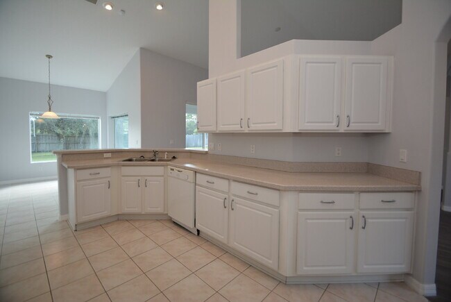 Building Photo - "Charming 3-Bed Oasis in Palm Coast - 1,85...