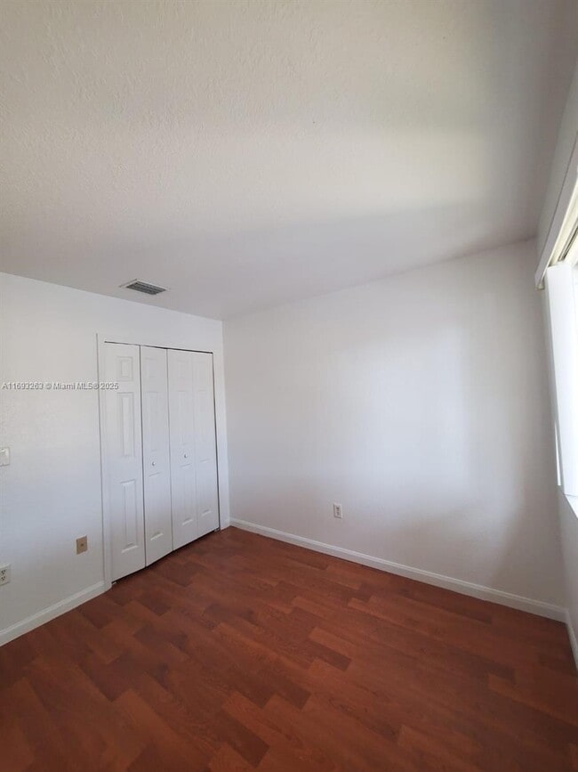 Building Photo - 2717 SE 15th Pl