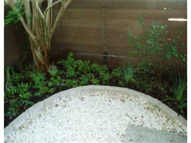 Building Photo - Cottonwood