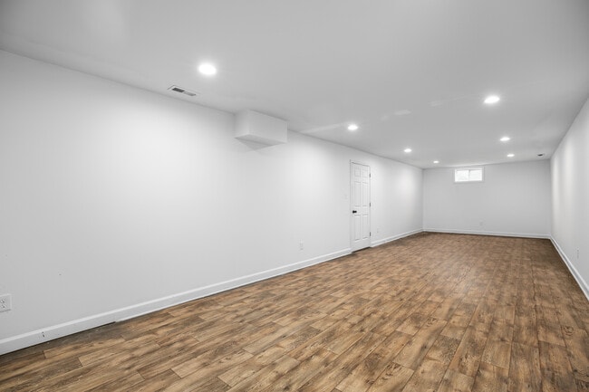 Building Photo - 6337 Louisianna Rd