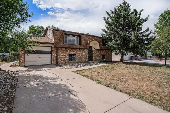 Primary Photo - 829 Tyler St