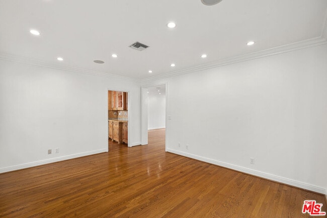 Building Photo - 1240 N Doheny Dr
