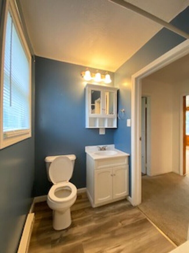 Building Photo - 59636 Rosedale Ave