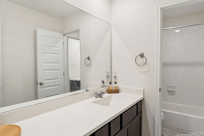 Building Photo - 12142 Buckaroo Ranch