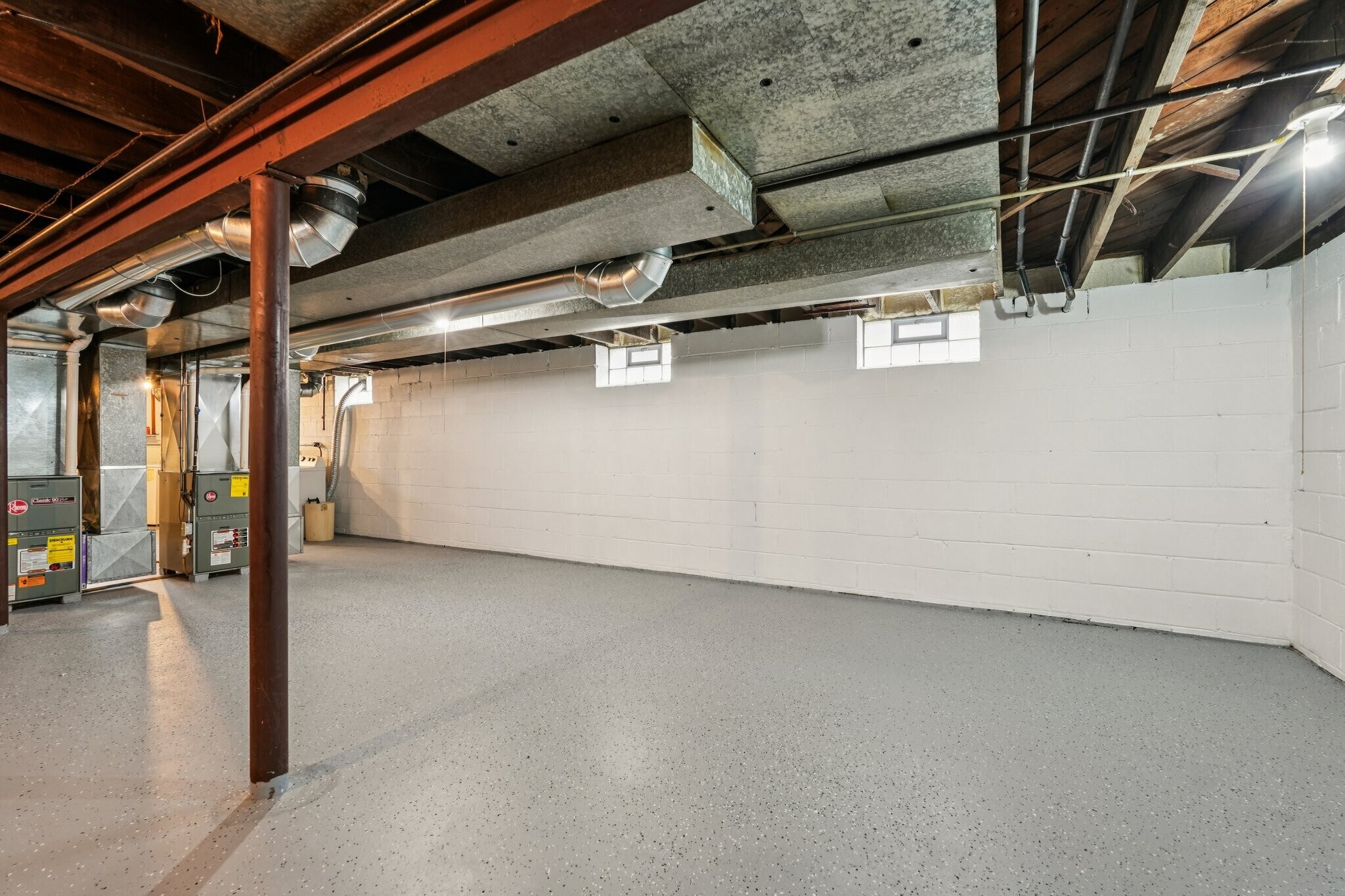 Building Photo - 1703 W Custer Ave