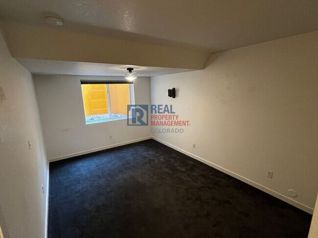 Building Photo - 737 Snowberry St